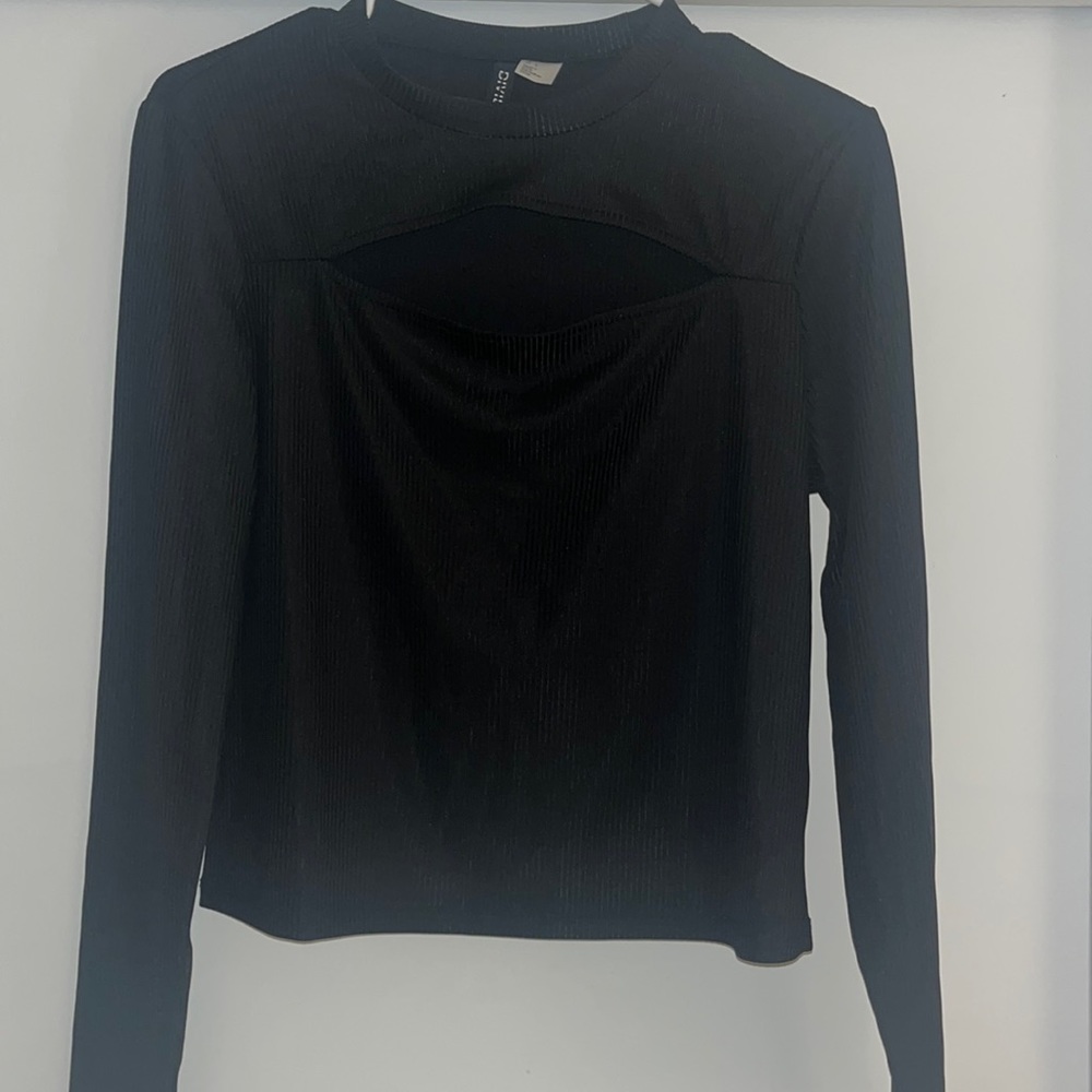 Women’s black ribbed long sleeve with cutout